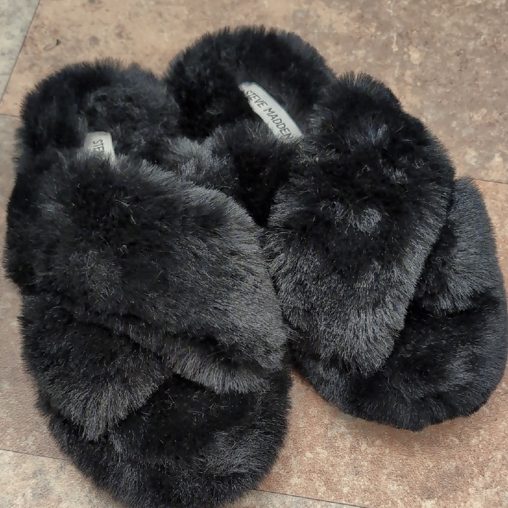 Steve Madden Plush Black Slippers